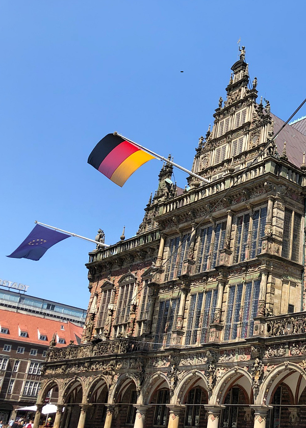 Bremer Rathaus mit EU-Flagge